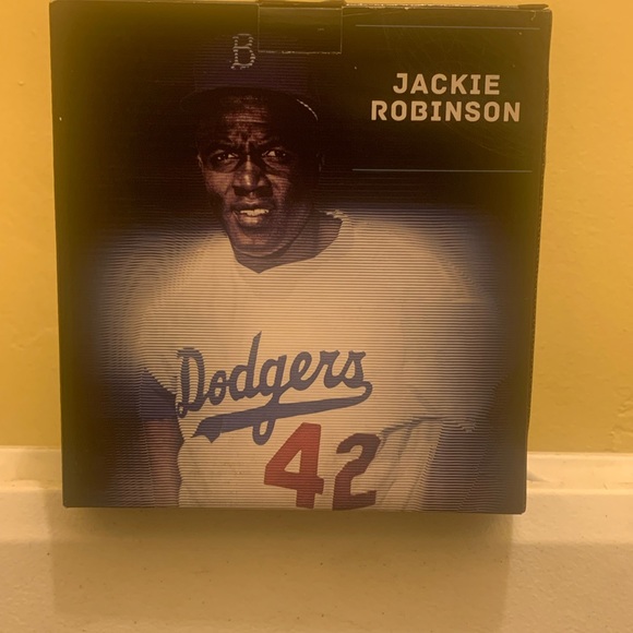 LA DODGERS 2017 JACKIE ROBINSON STATUE - Picture 3 of 5